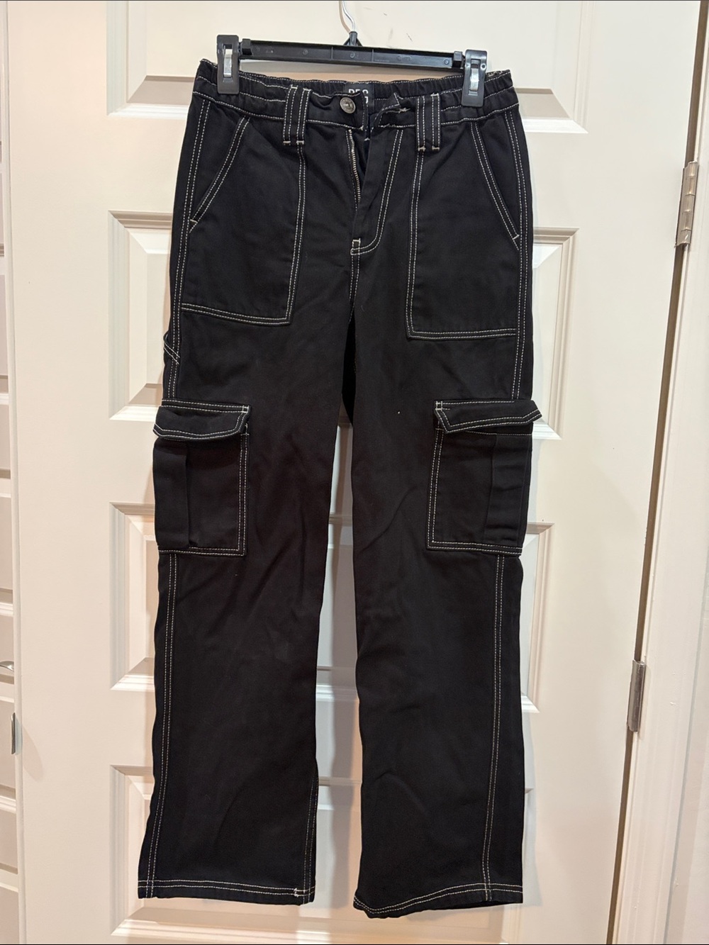 BDG Black Skate with White Contrast Stitching -Women’s Sz27